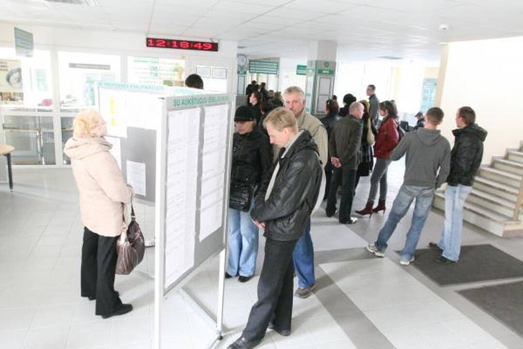 Absurdas: nors darbo šiuo metu ieško tūkstančiai žmonių, verslininkai tikina, kad tinkamų kandidatų jie neranda.