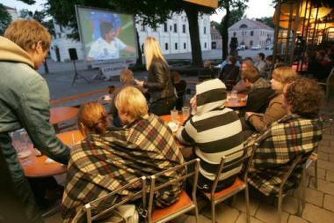 Populiaru: per svarbias varžybas daugelis vietų mieste, kur rodomas futbolas, būna užimtos.