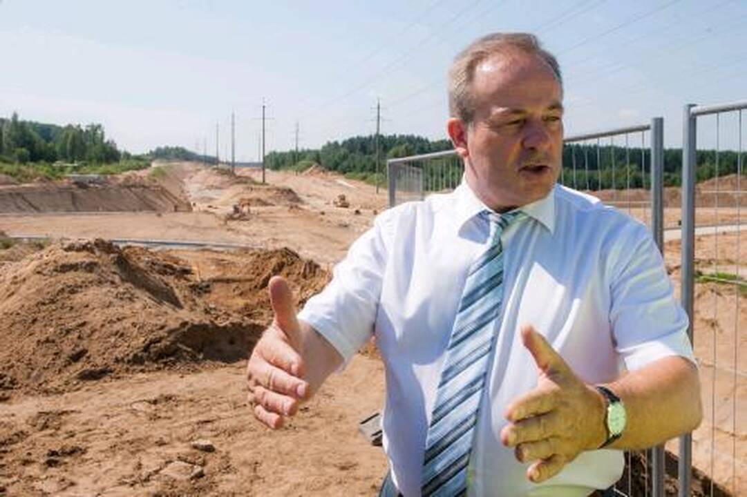 Į darbą grįžti neleido