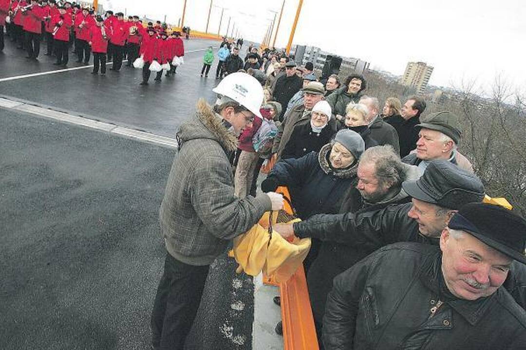 Tiltui linkėjo sulaukti šimto metų