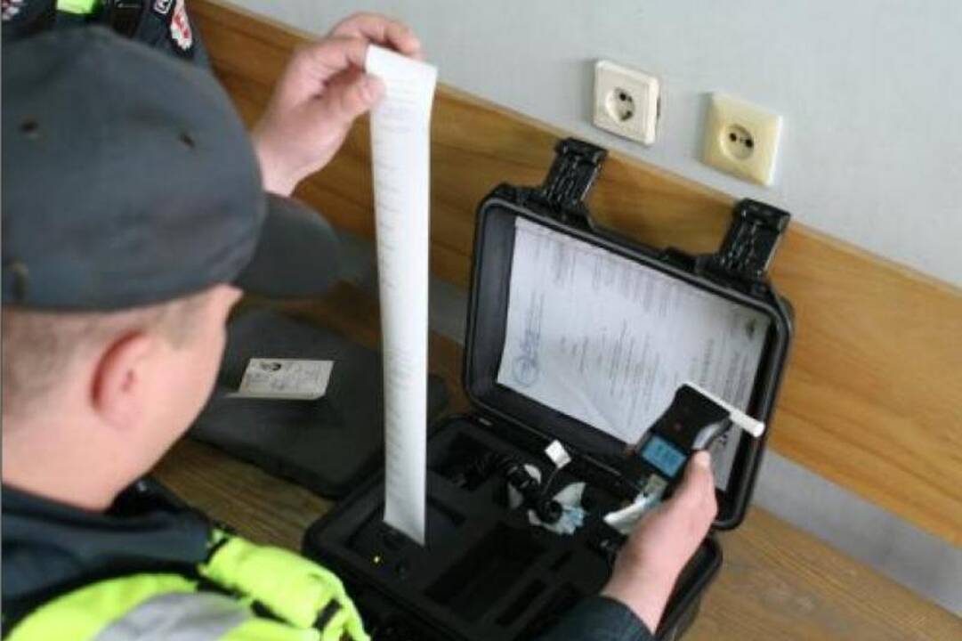 Prie vairo uostamiesčio policijos pareigūnas sėdo neblaivus