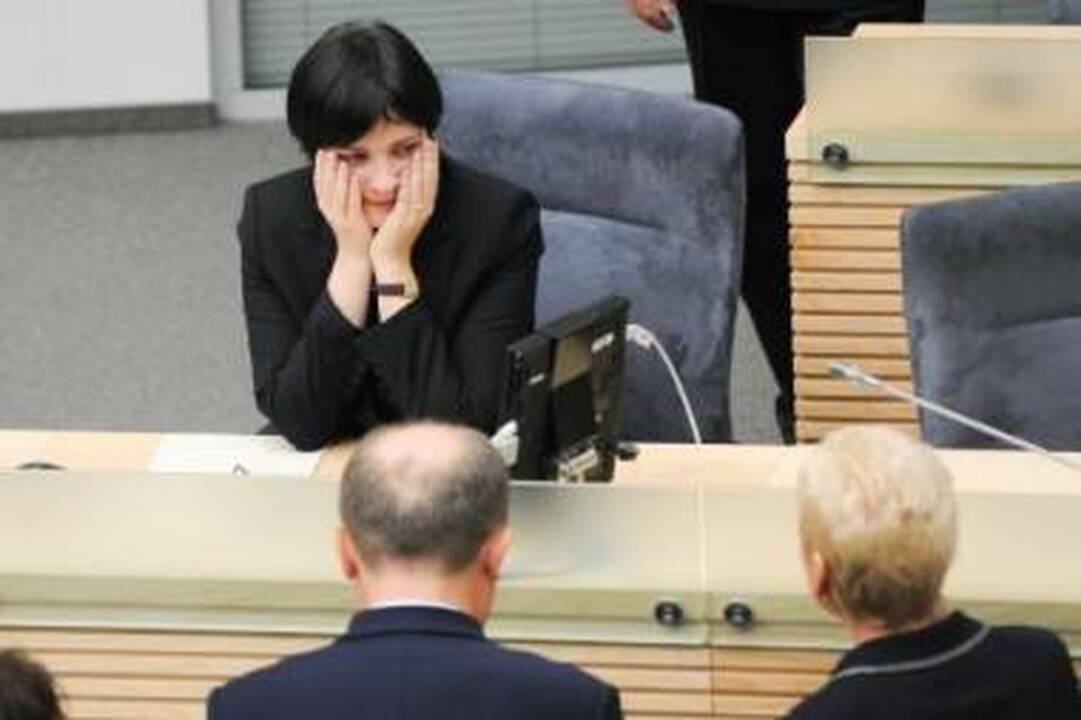 Pozicija: vaiko teisių apsaugos kontrolierė E.Žiobienė sulaukia nemažai klausimų, kaip ji elgsis toliau, tačiau kol kas į juos atsisako atsakyti.