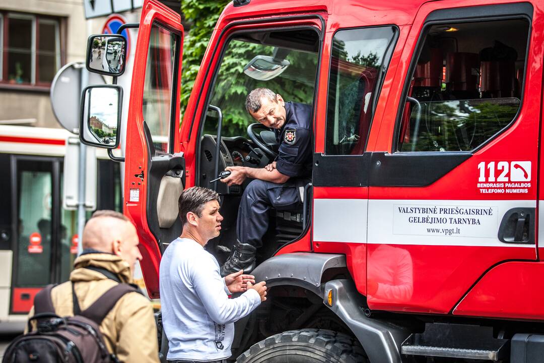 Moteris grasino susisprogdinti Kauno daugiabutyje