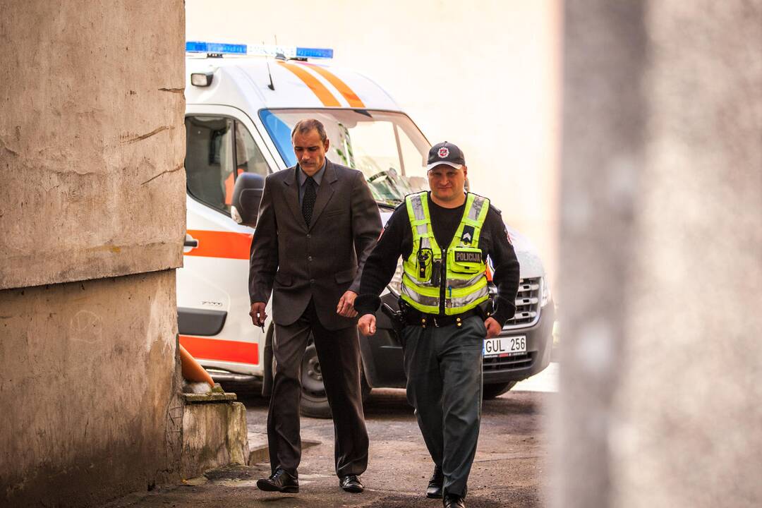 Moteris grasino susisprogdinti Kauno daugiabutyje