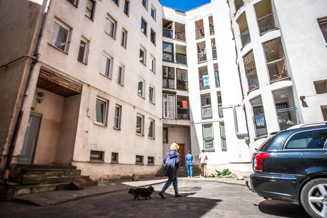 Moteris grasino susisprogdinti Kauno daugiabutyje
