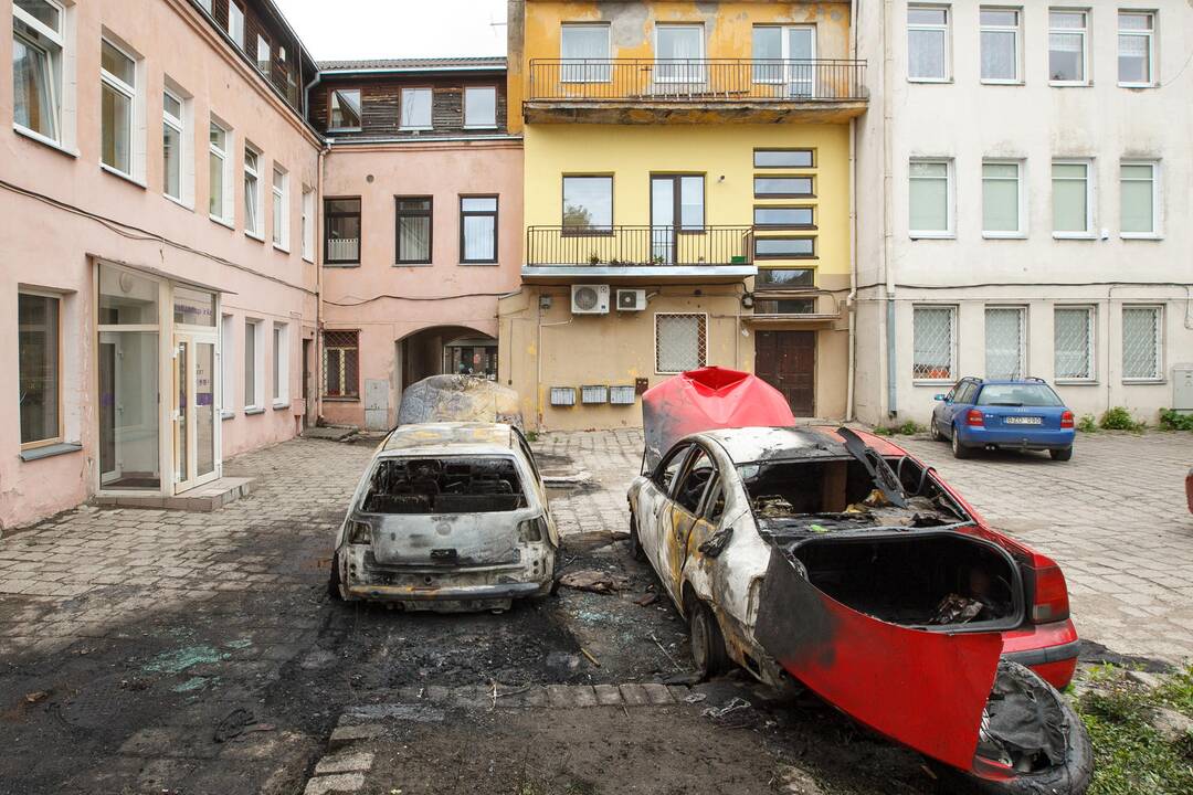 Padegti automobiliai