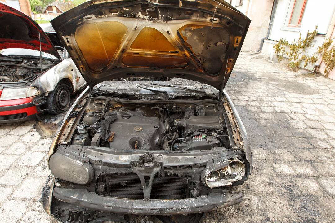 Padegti automobiliai