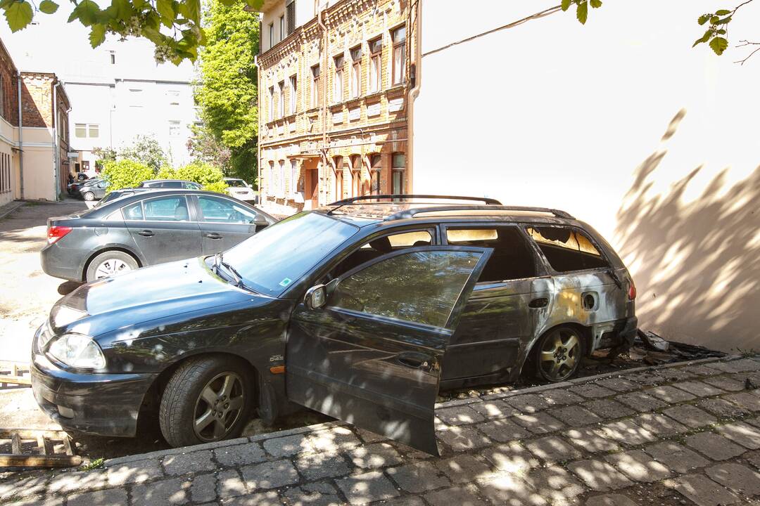 Padegti automobiliai
