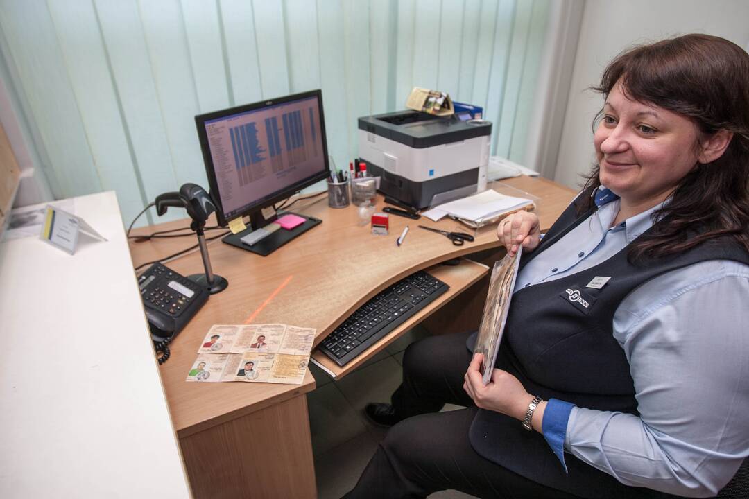 Vairuotojai keičia pažymėjimus