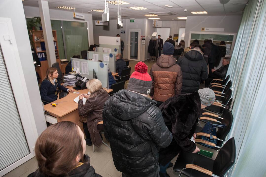 Vairuotojai keičia pažymėjimus