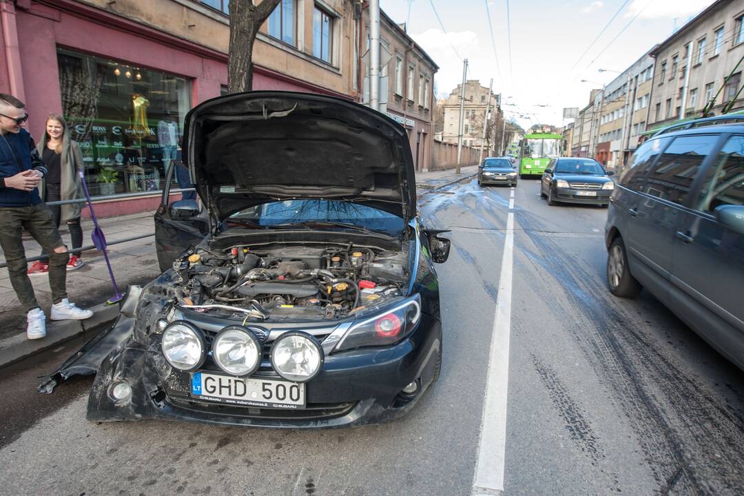 Avarija šv. Gertrūdos g. ir Savanorių pr. sankryžoje