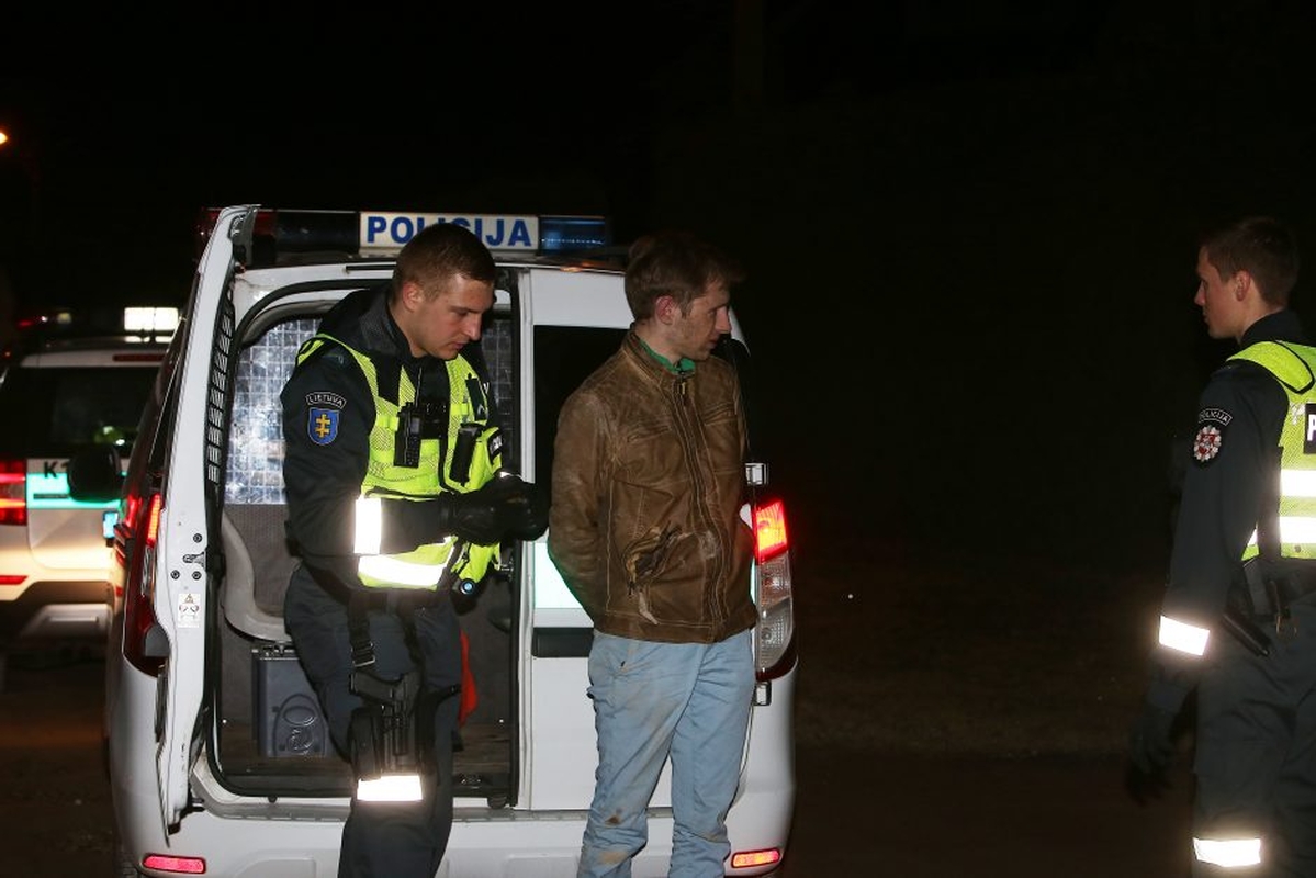Policijai nestojusio automobilio gaudynės