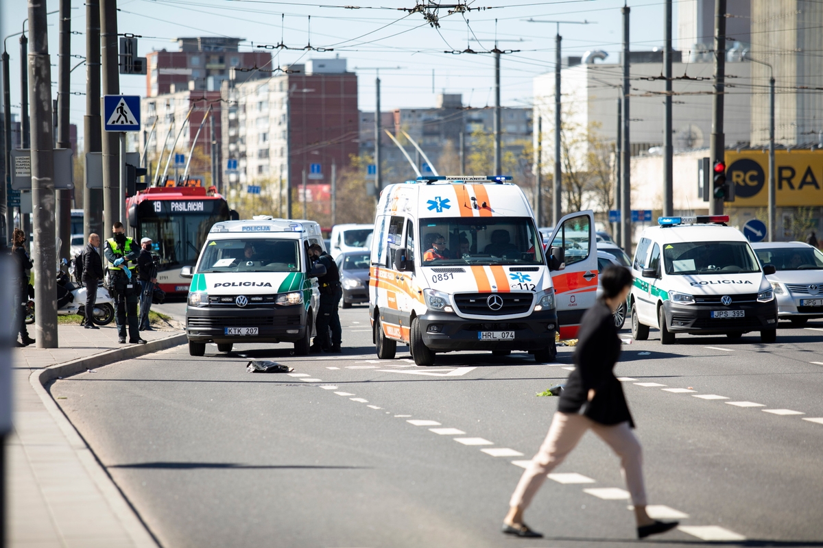 Vilniaus rajone – trijų automobilių avarija: yra nukentėjusių