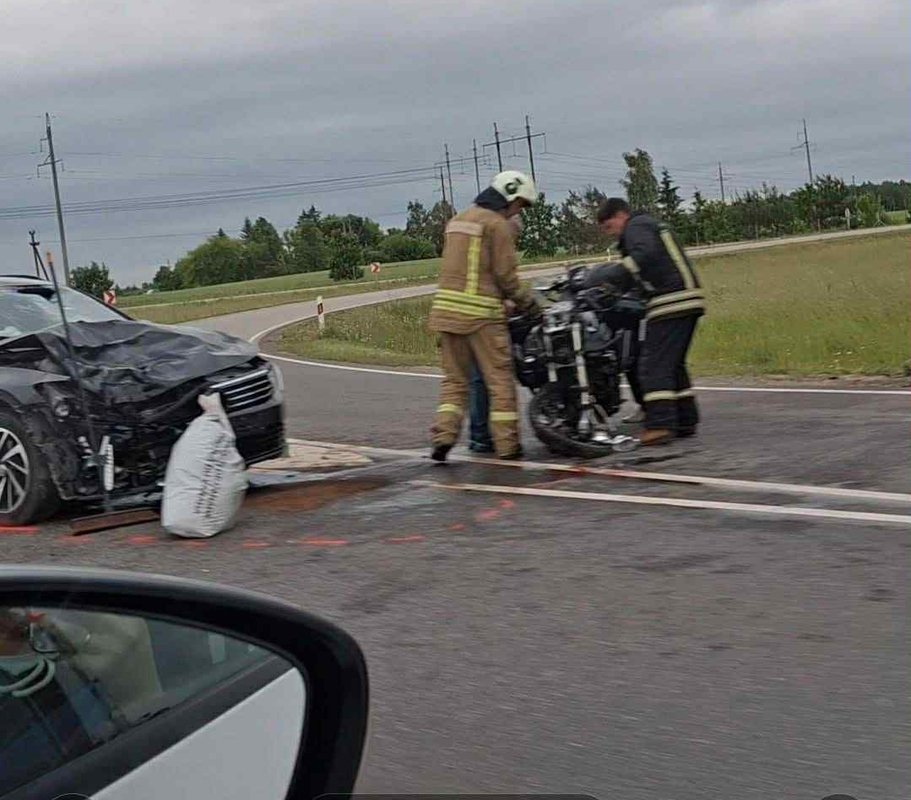 Motociklo avarija Panevėžio rajone: neišgyveno ir keleivė