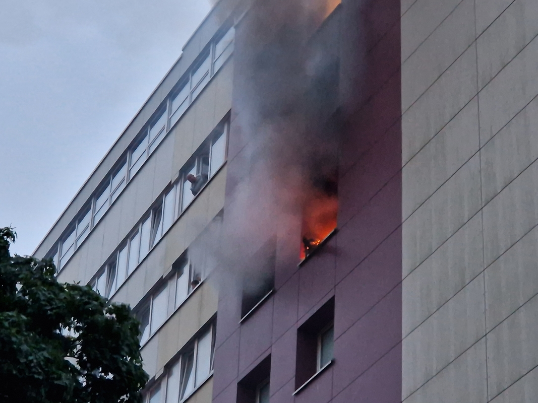 Didelis gaisras Klaipėdos daugiabutyje