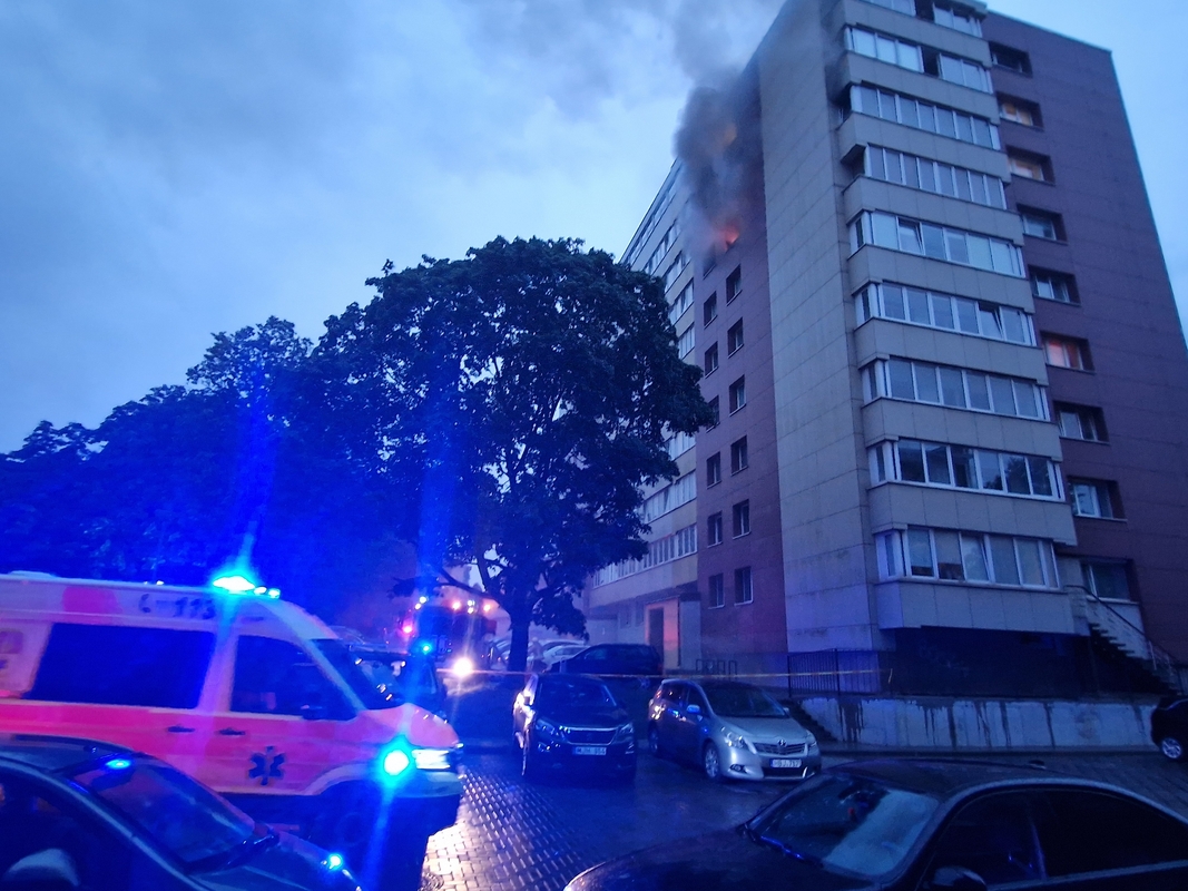 Didelis gaisras Klaipėdos daugiabutyje
