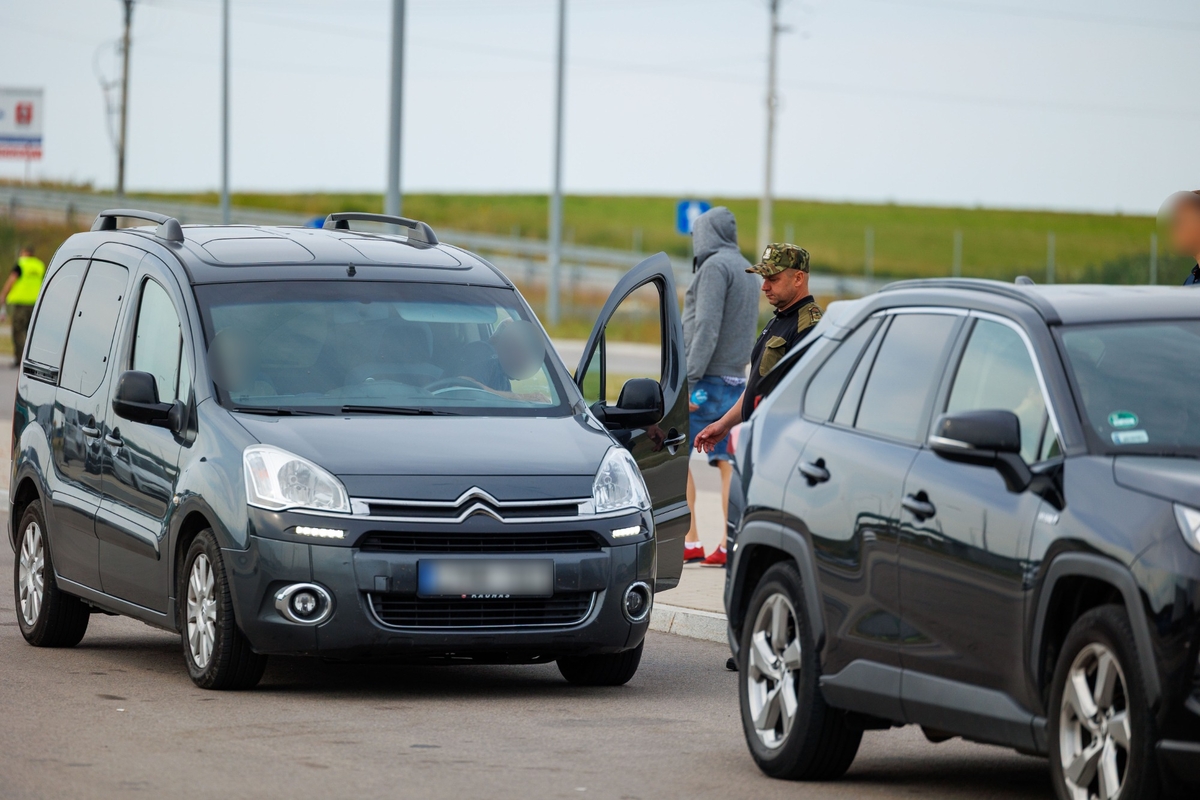 Automobilių patikra prie Lenkijos sienos