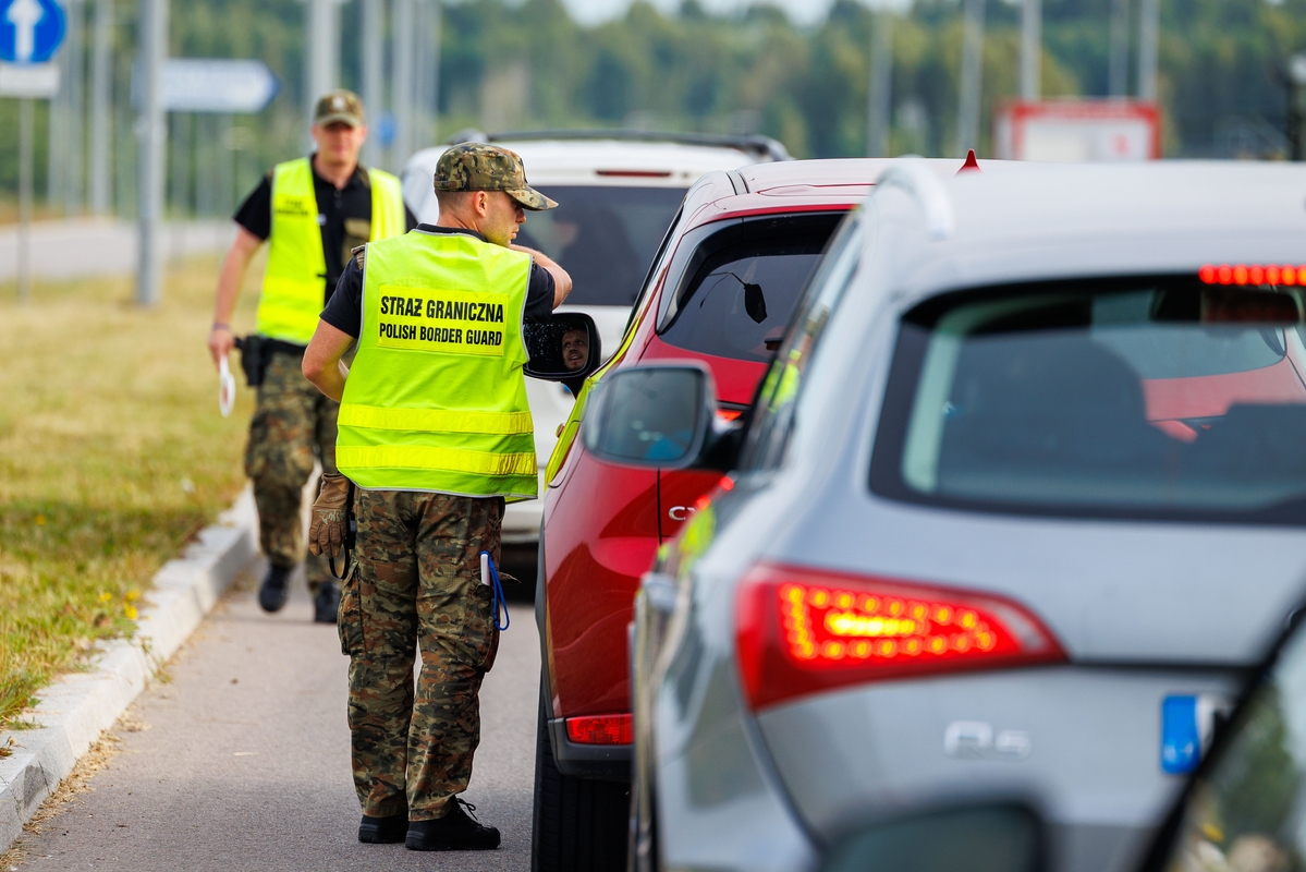 Automobilių patikra prie Lenkijos sienos