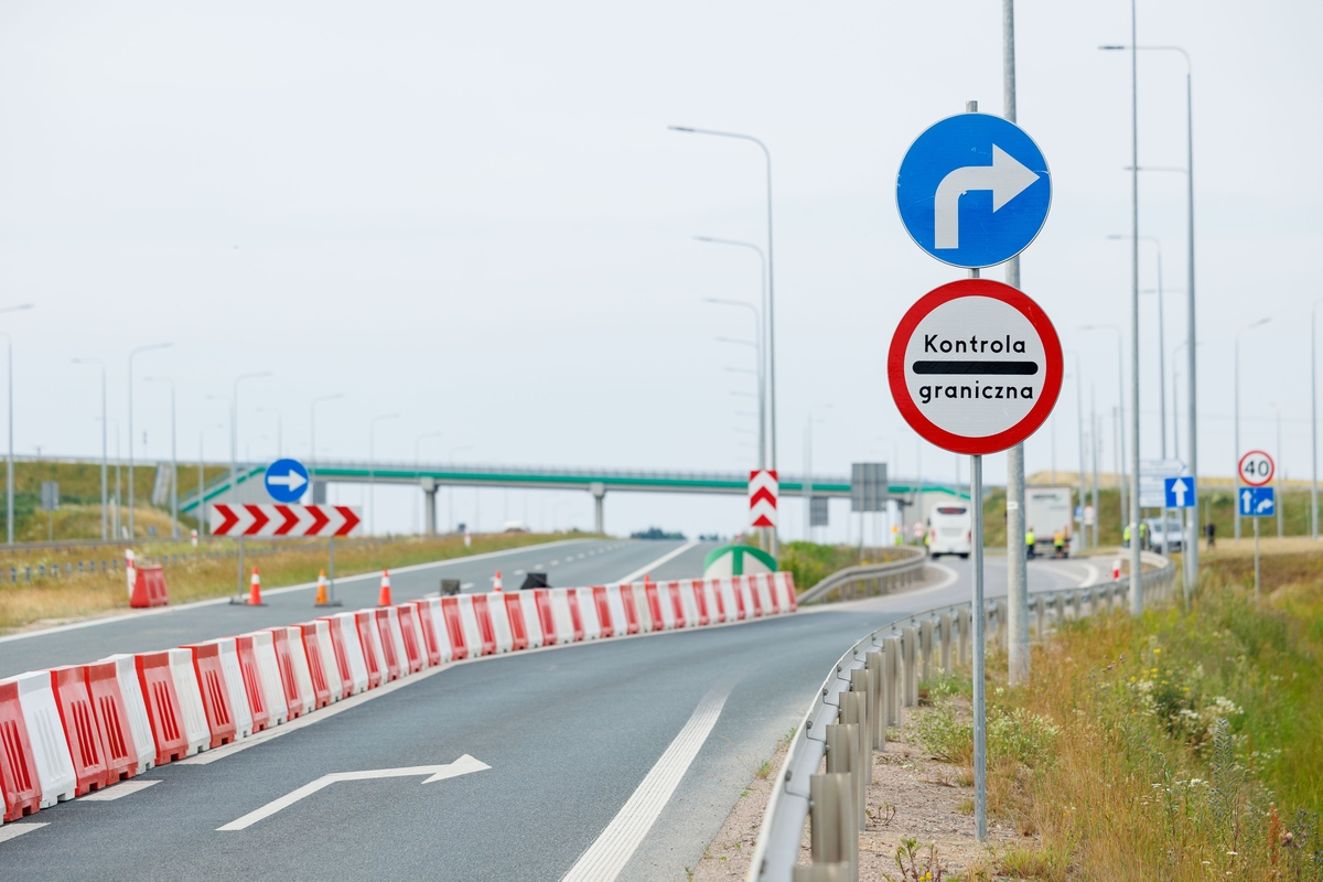 Automobilių patikra prie Lenkijos sienos