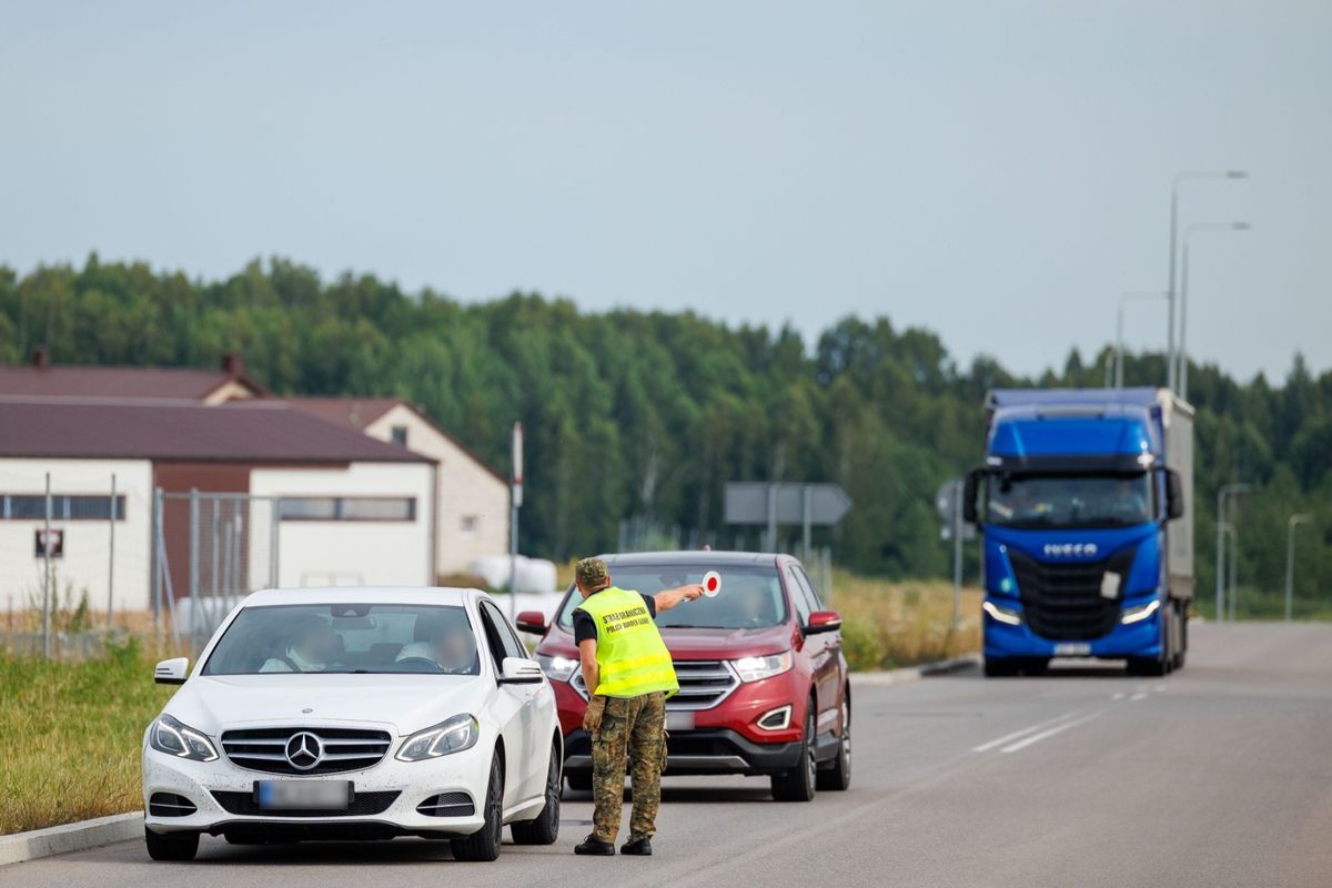 Automobilių patikra prie Lenkijos sienos