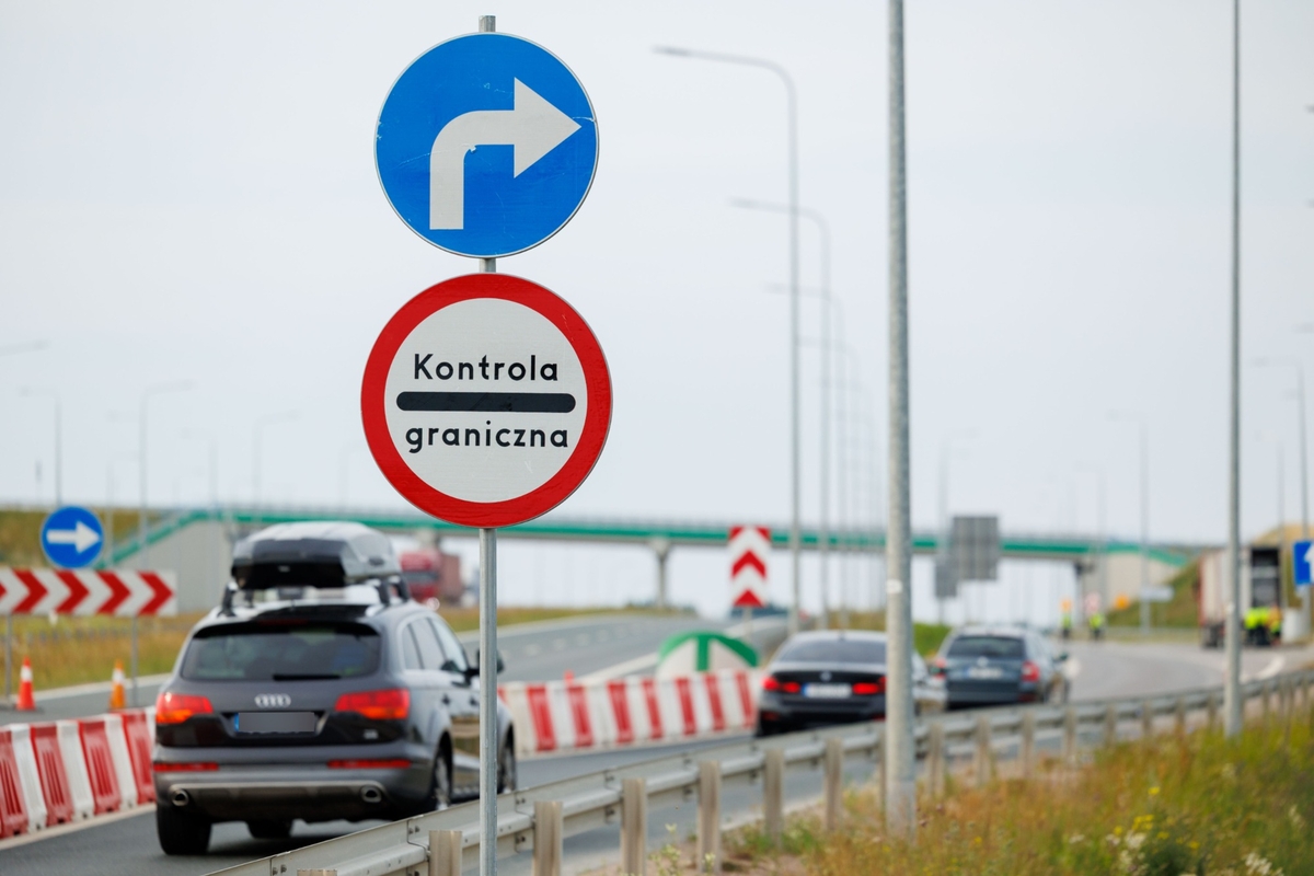 Automobilių patikra prie Lenkijos sienos