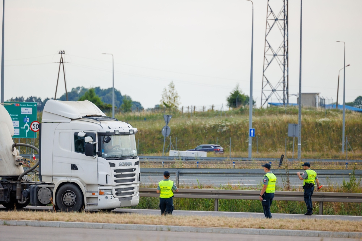 Automobilių patikra prie Lenkijos sienos