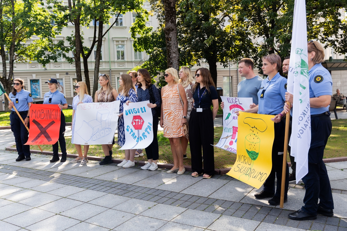 Prie Vyriausybės – pareigūnų profsąjungų protestas už Mindaugą Kairį