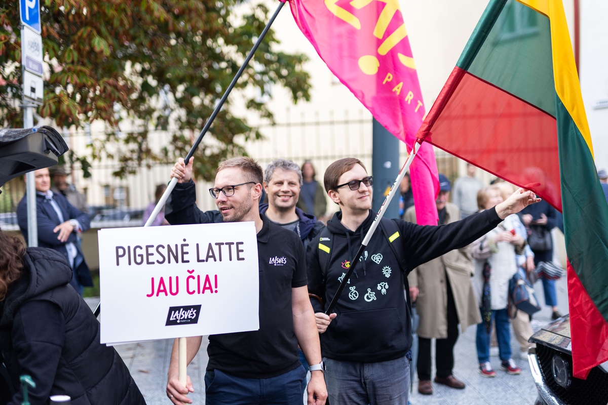 Simono Daukanto aikštėje surengtas protestas „Prezidente, kur Jūsų stuburas?“