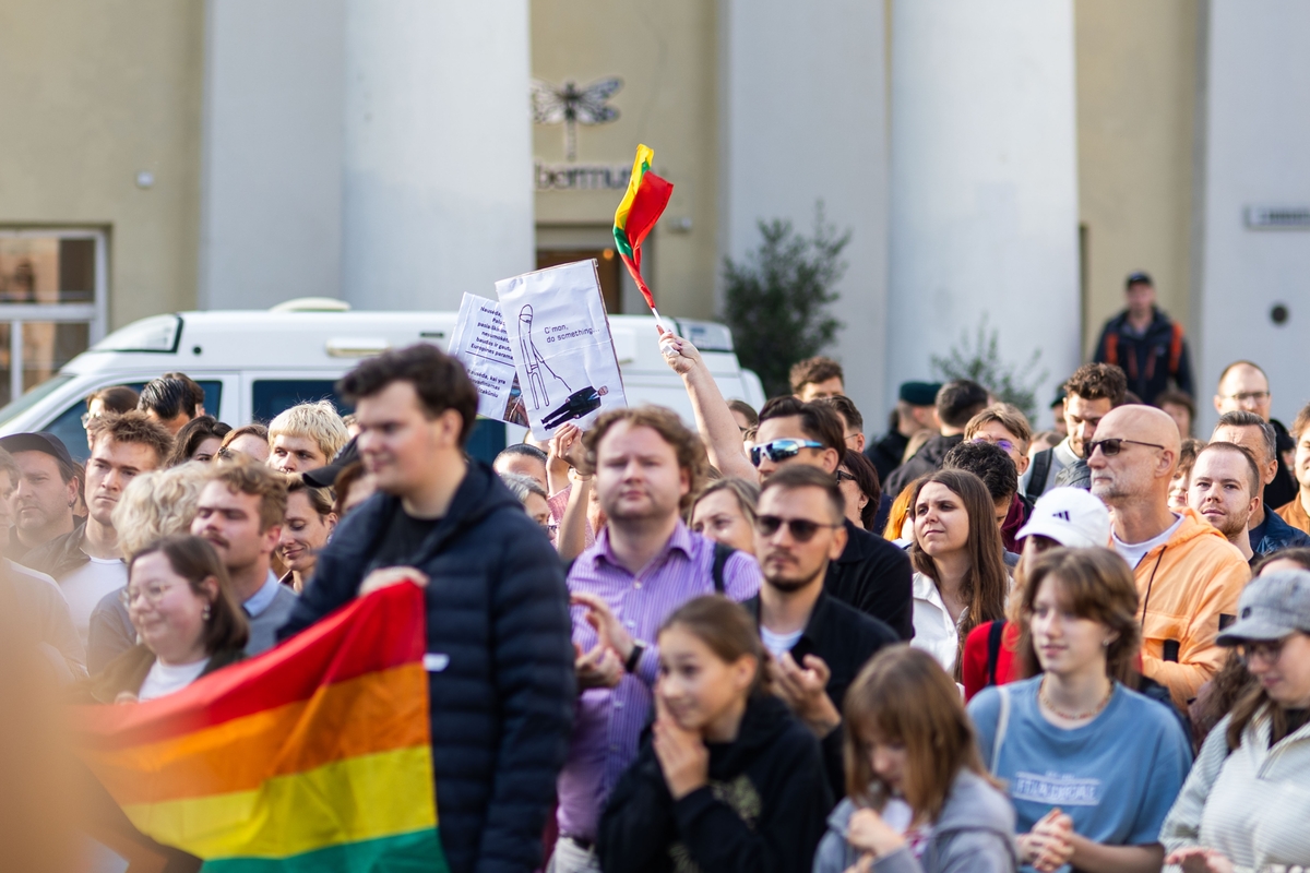 Simono Daukanto aikštėje surengtas protestas „Prezidente, kur Jūsų stuburas?“