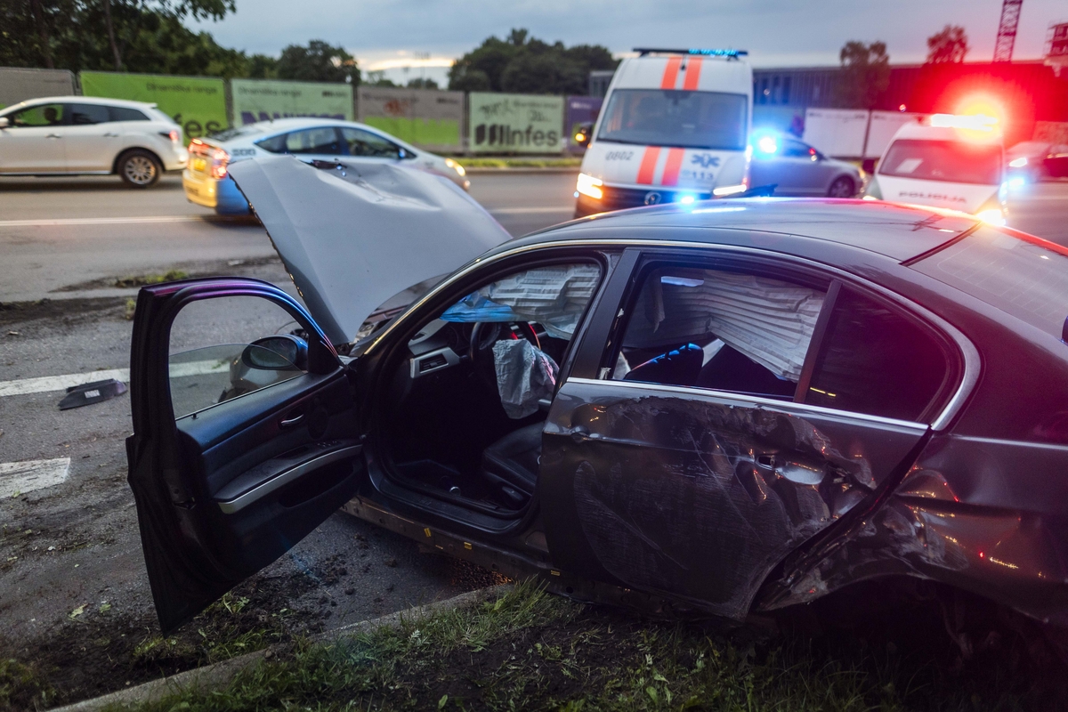 Neblaivus vairuotojas Šilutės rajone nuvažiavo nuo kelio, automobilyje – trys nepilnamečiai