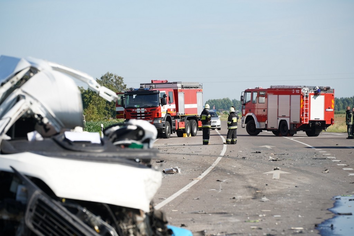 Per plauką nuo tragedijos: atnaujinant magistralę iš kliudyto keltuvo krepšio iškrito darbininkas