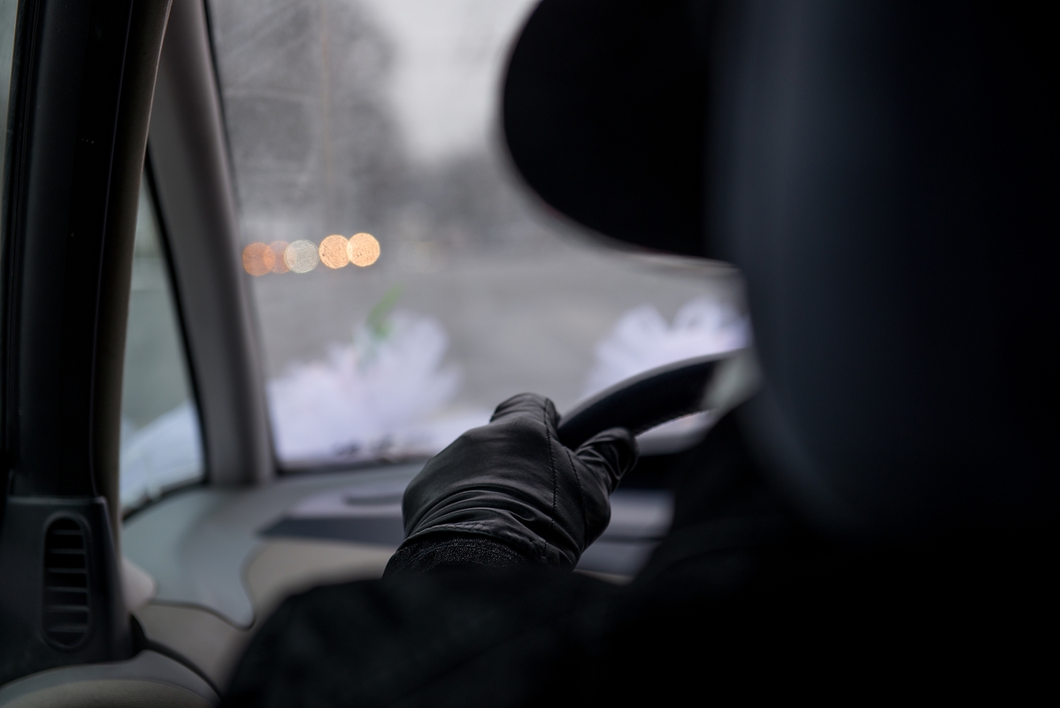 Išpuolis sostinėje: užkirtę kelią automobiliu plėšikai iš vyro pagrobė telefoną