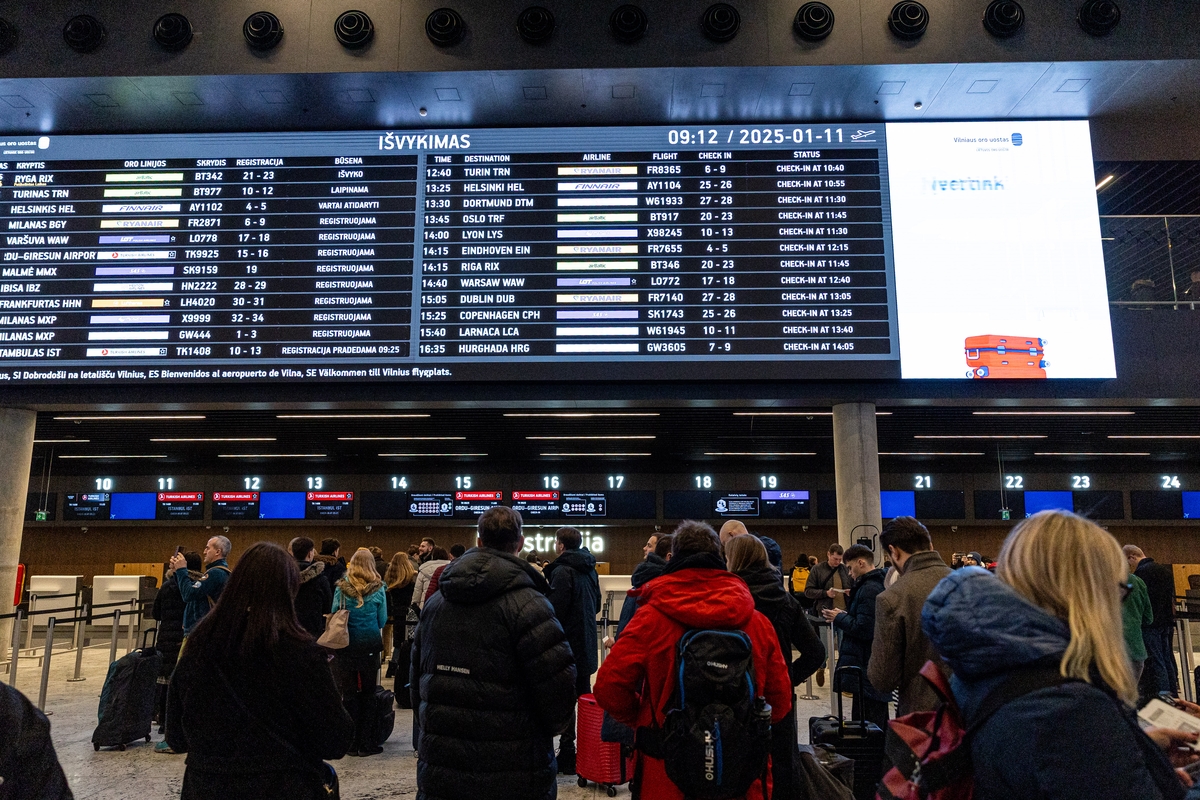 Vilniaus oro uosto veikla ir vėl buvo laikinai sustabdyta 
