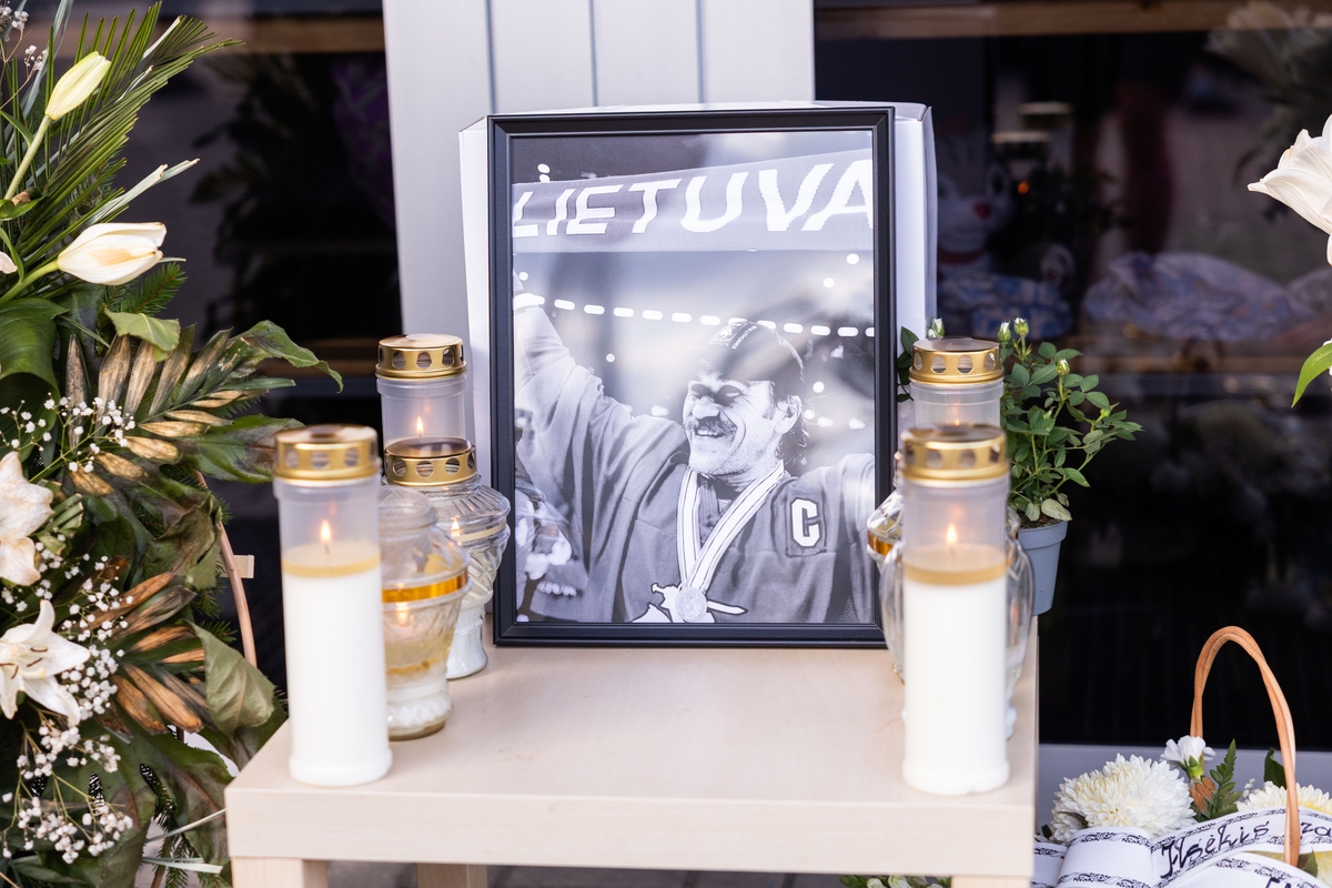 Atsisveikinimas su ledo ritulio legenda Mindaugu Kieru 