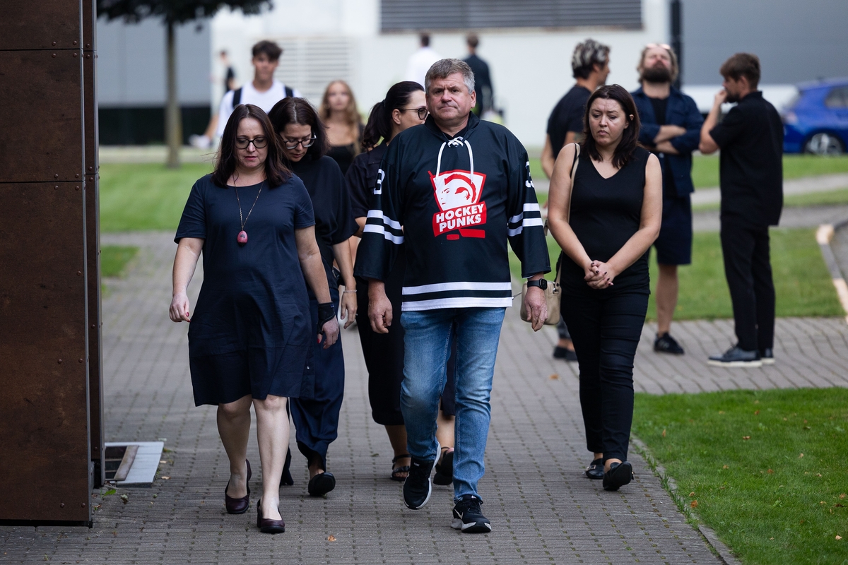Atsisveikinimas su ledo ritulio legenda Mindaugu Kieru 