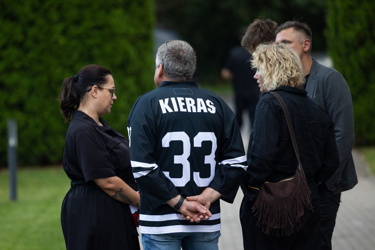 Atsisveikinimas su ledo ritulio legenda Mindaugu Kieru 