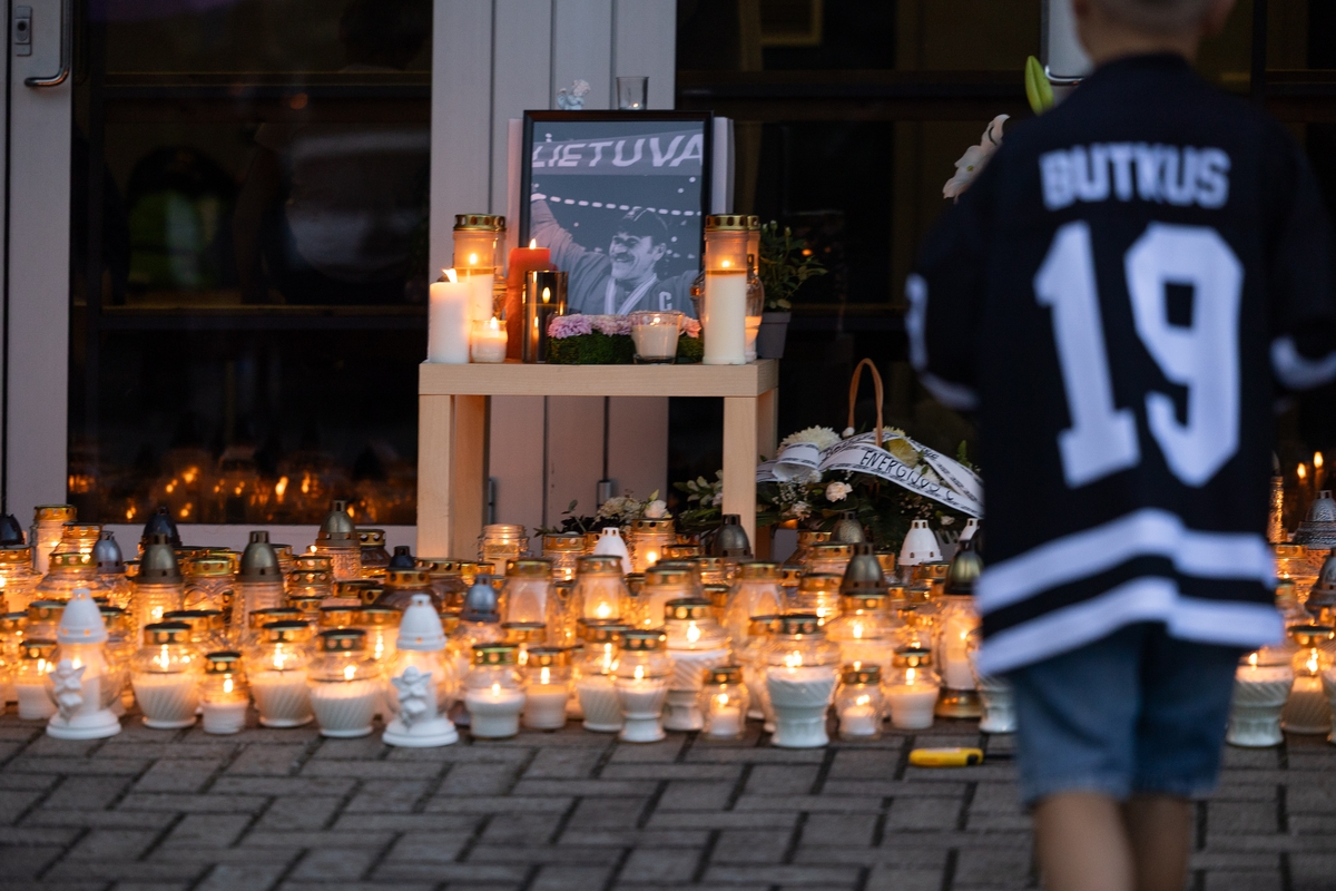 Atsisveikinimas su ledo ritulio legenda Mindaugu Kieru 