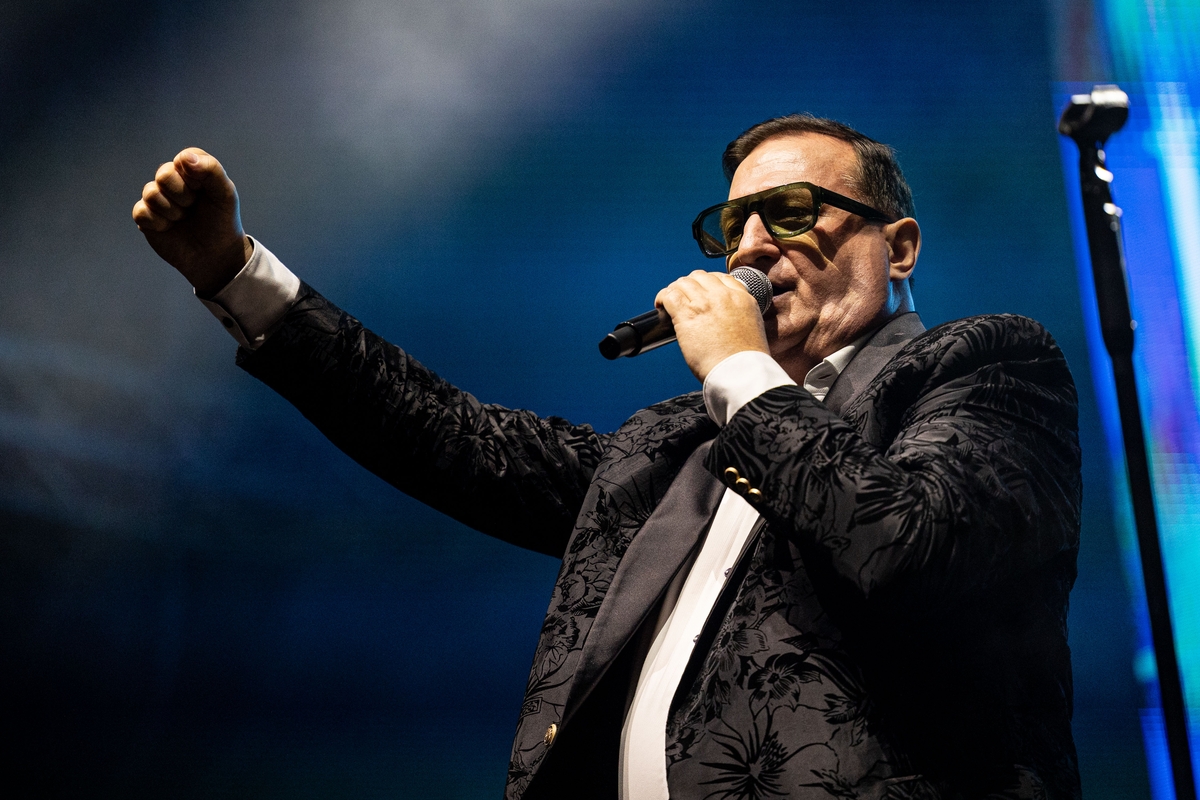 Vilniaus dienos 2025 koncertas: „Hiperbolės“ įkūrėjas Viktoras Prapras su grupe
