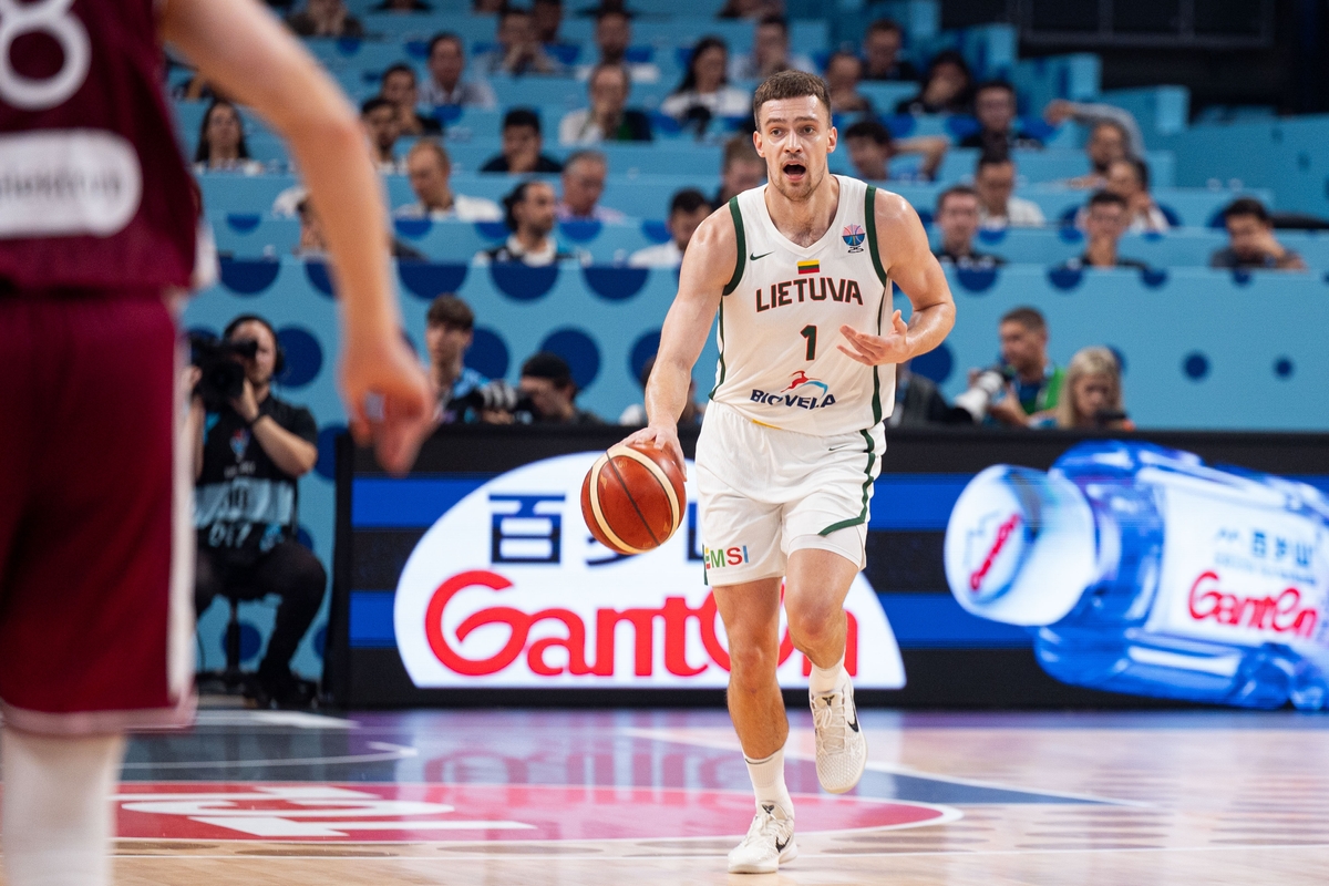 Europos vyrų krepšinio čempionato aštuntfinalis: Lietuva – Latvija