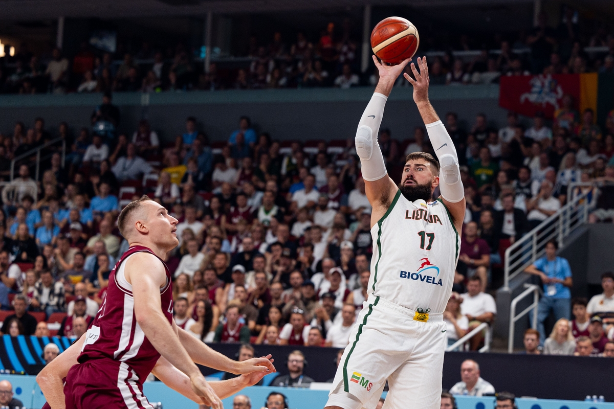 Europos vyrų krepšinio čempionato aštuntfinalis: Lietuva – Latvija