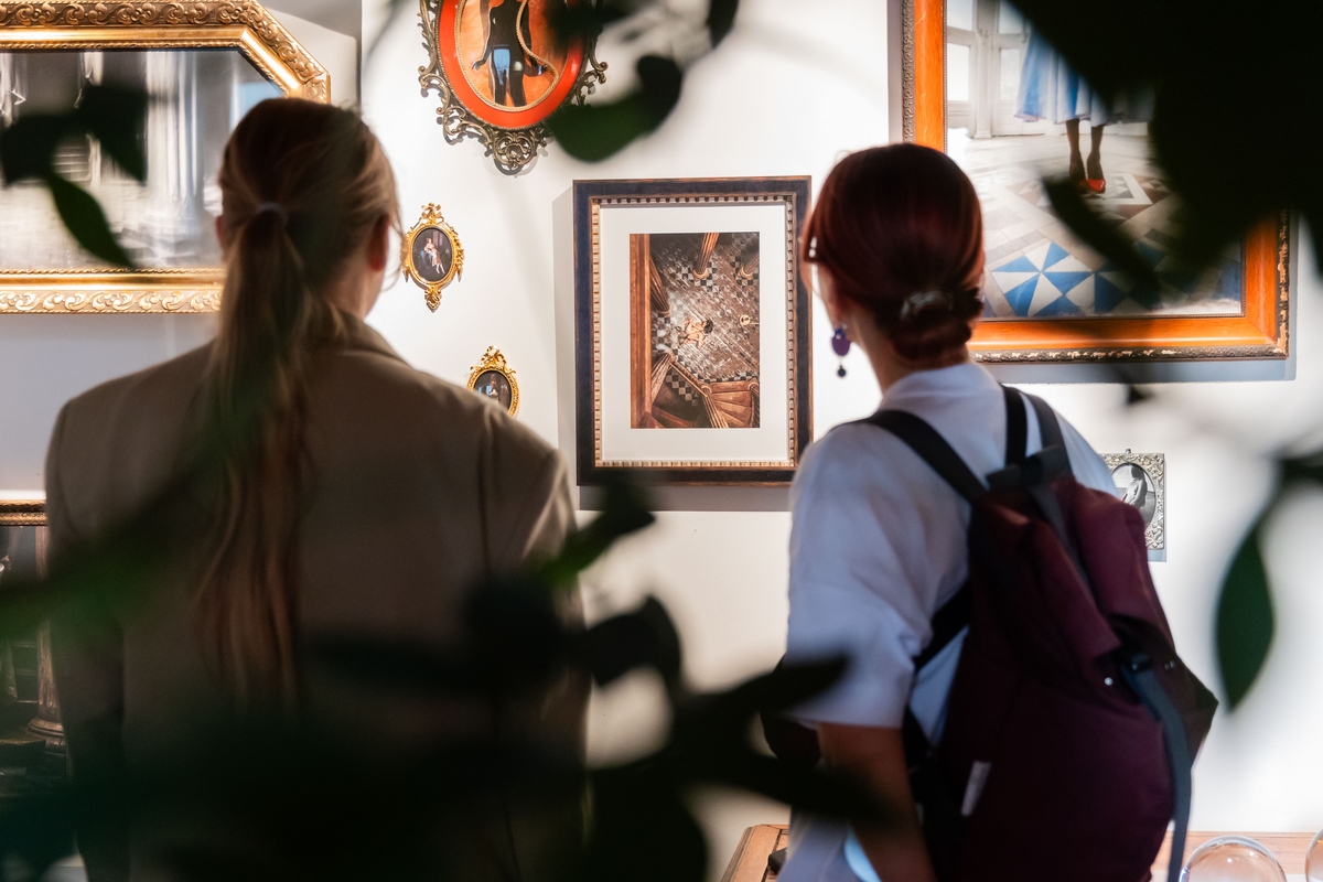 Ingos Dingos fotografijos parodos „Ieškokite moters“ atidarymas