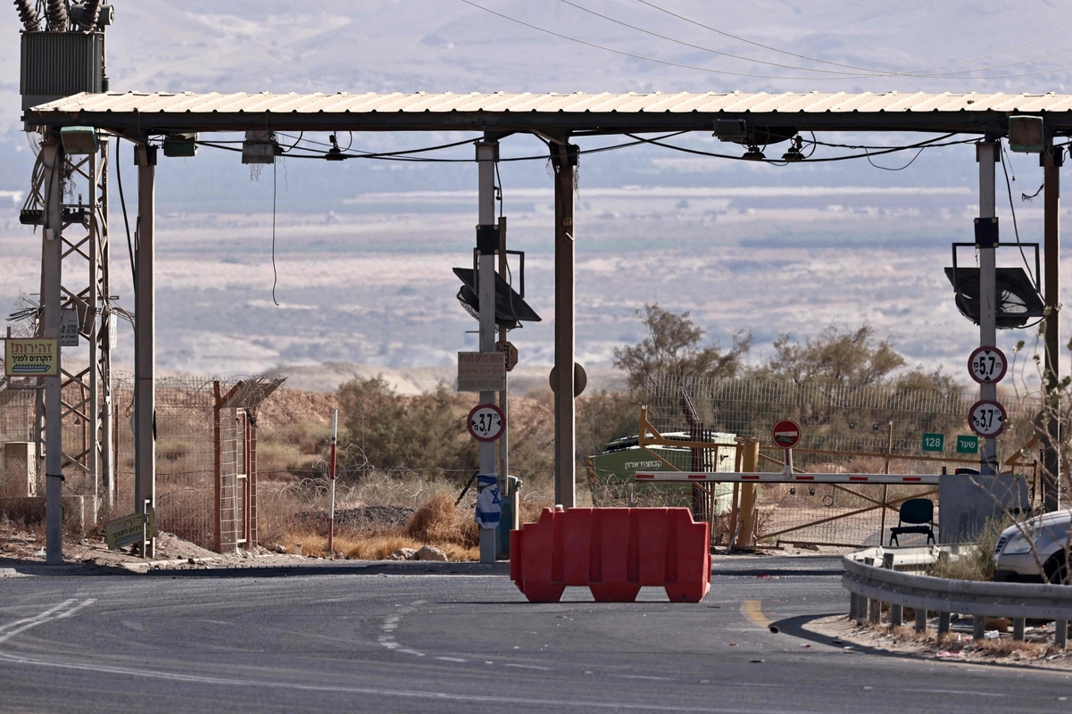 Izraelis penktadienį atidarys vienintelę sienos perėją tarp okupuoto Vakarų Kranto ir Jordanijos