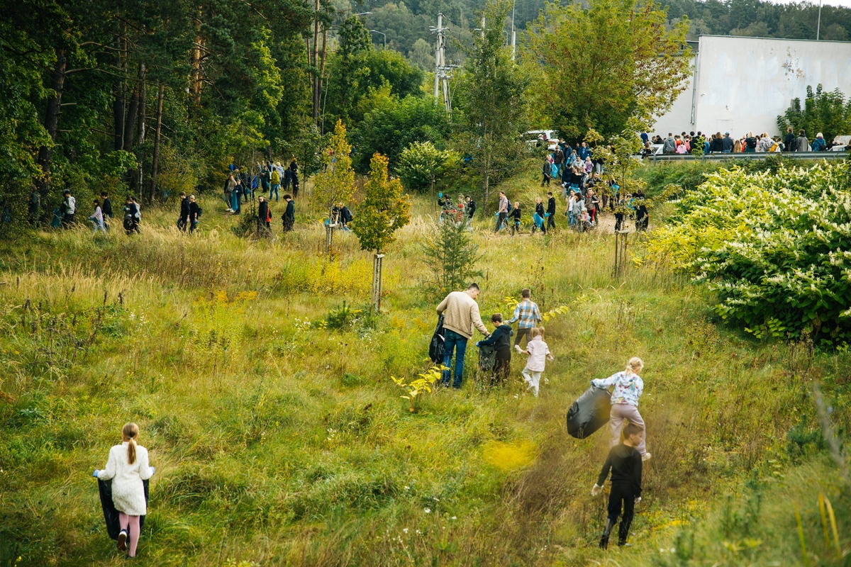 Vilniečiai Pasaulinę tvarkymosi dieną pažymėjo įspūdinga akcija: prireikė net ir „Aro“ pagalbos