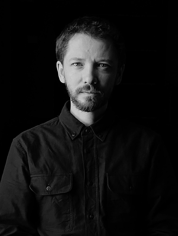 Ribos: „Fotografija niekada nėra tikra realybė, todėl žmonėms reikia kritiškai mąstyti, suprasti, kaip reaguoti į kūrinį“, – sako V. Odnoviunas.