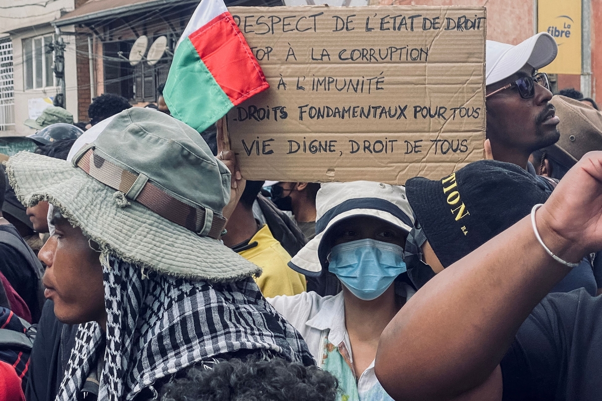 Madagaskare po aukų pareikalavusių protestų prezidentas atleido vyriausybę