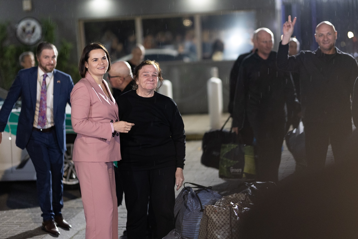 Iš Baltarusijos nelaisvės išvaduoti žmonės prie JAV ambasados Vilniuje