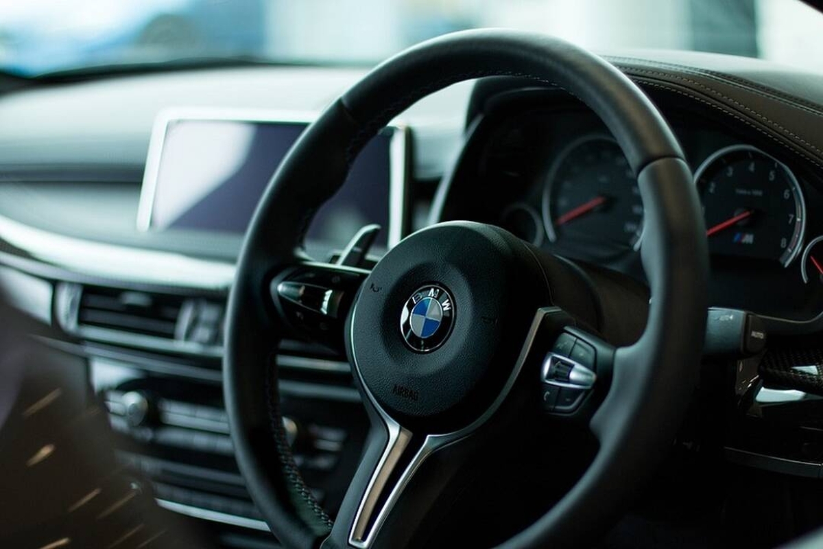 BMW vairuotojas skriejo dvigubai greičiau nei leidžiama