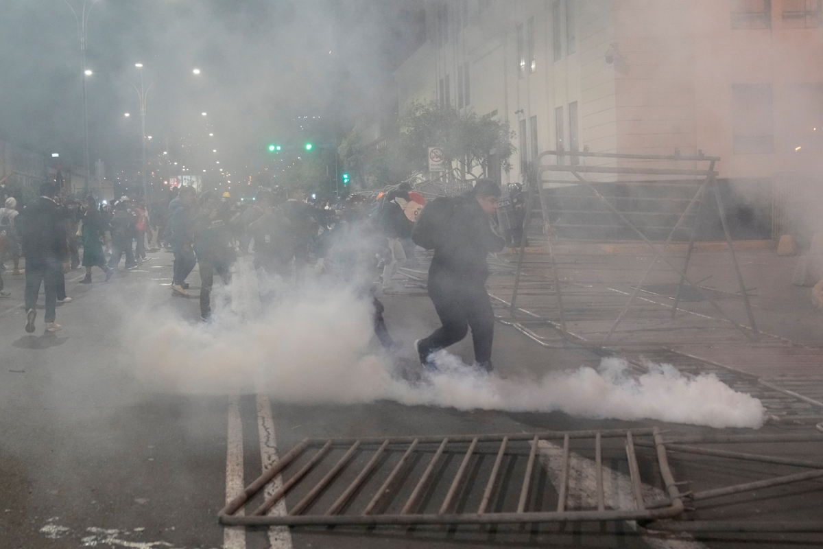 Per antivyriausybinius protestus Peru sužeista mažiausiai 19 žmonių