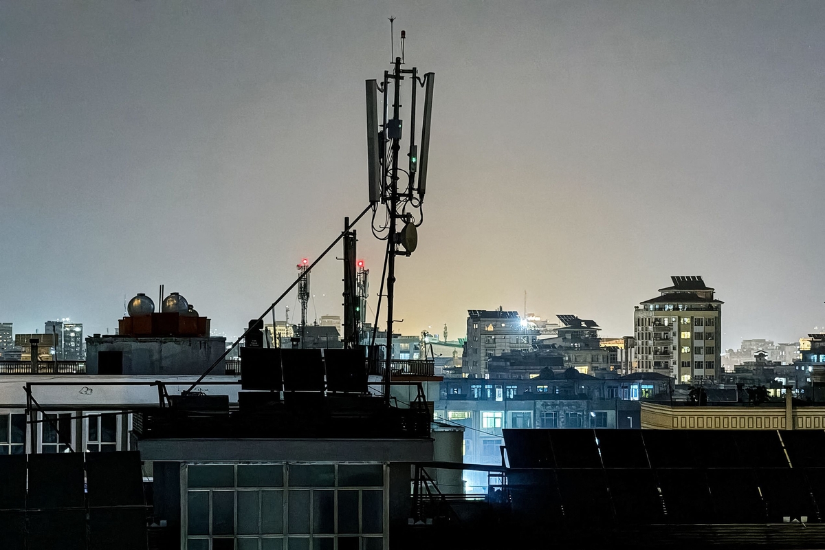 Talibanas, kovodamas su „blogiu“, visoje šalyje atjungė interneto ir telefono ryšį