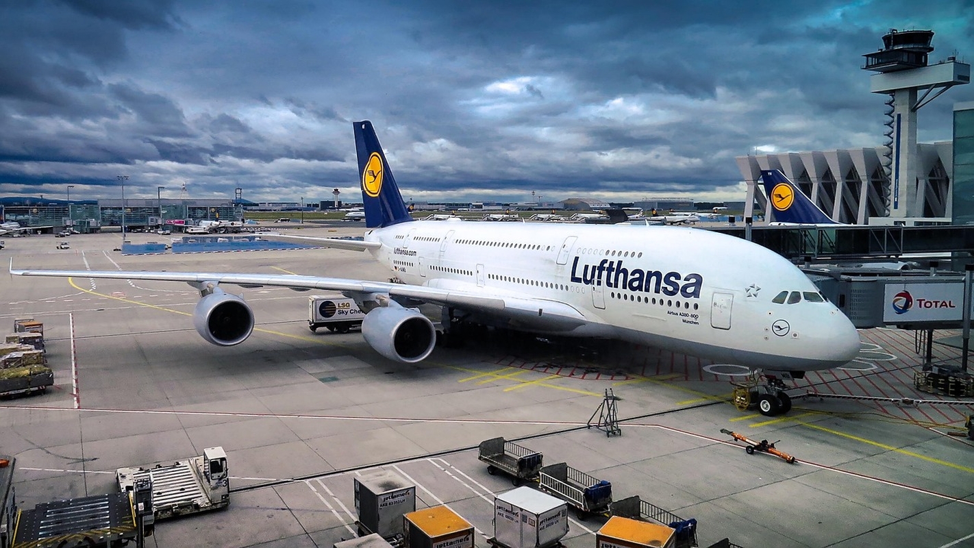 „Lufthansa“ patvirtino ketinimus panaikinti kelis tūkstančius darbo vietų